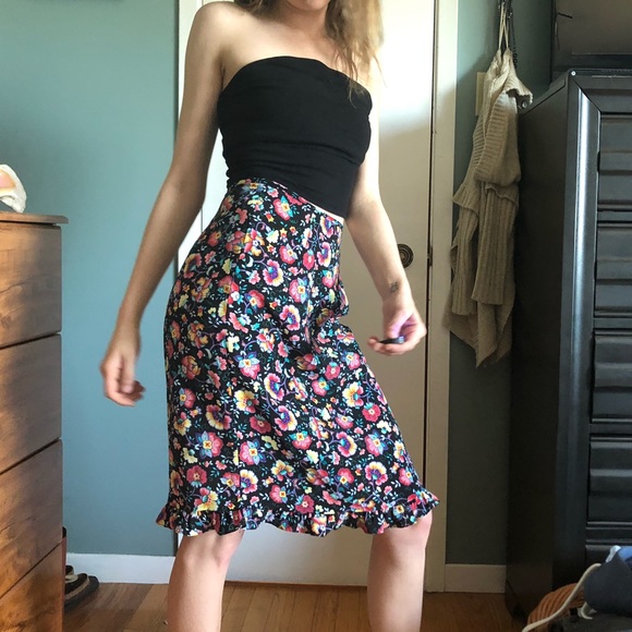 🎉2/$25 Floral print ruffle midi skirt - Picture 2 of 8